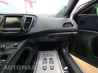 2016 Chrysler 200S – miniatura 19