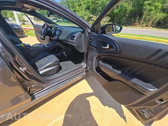 2016 Chrysler 200S – miniatura 18