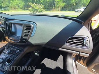 2016 Chrysler 200S – miniatura 19