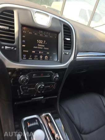2016 Chrysler 300 Limited - miniatura 10