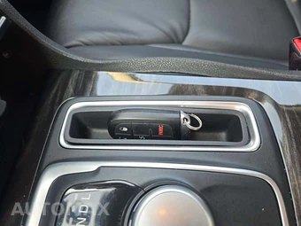 2016 Chrysler 300 Limited - miniatura 8