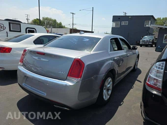 2016 Chrysler 300 Limited – miniatura 3