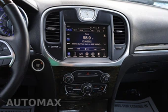 2016 Chrysler 300C - miniatura 10