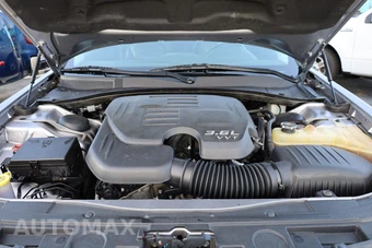 2016 Chrysler 300C - miniatura 18