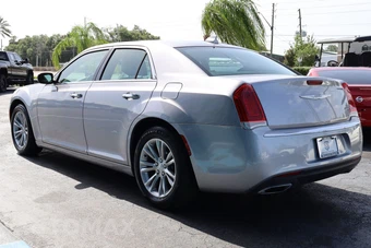 2016 Chrysler 300C - miniatura 3