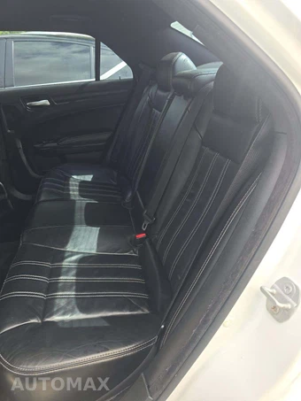 2016 Chrysler 300S – miniatura 13
