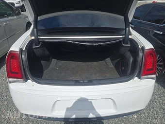2016 Chrysler 300S – miniatura 14