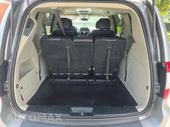 2016 Chrysler Town & Country Touring 121.2" WB - miniatura 15