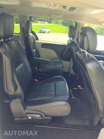 2016 Chrysler Town & Country Touring 121.2" WB - miniatura 17