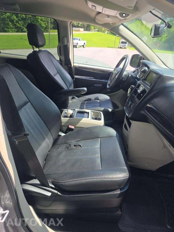 2016 Chrysler Town & Country Touring 121.2" WB - miniatura 19