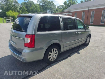 2016 Chrysler Town & Country Touring 121.2" WB - miniatura 3