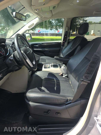 2016 Chrysler Town & Country Touring 121.2" WB - miniatura 6