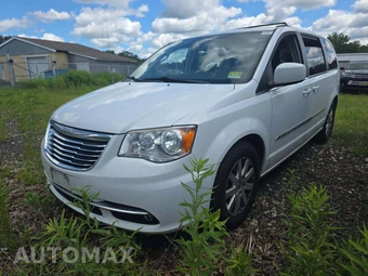 2016 Chrysler Town & Country Touring 121.2" WB