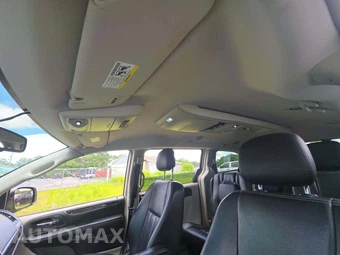 2016 Chrysler Town & Country Touring 121.2" WB – miniatura 11