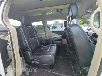 2016 Chrysler Town & Country Touring 121.2" WB – miniatura 17
