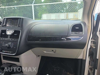 2016 Chrysler Town & Country Touring 121.2" WB – miniatura 20