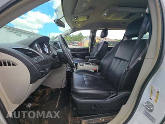 2016 Chrysler Town & Country Touring 121.2" WB – miniatura 6