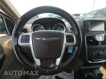 2016 Chrysler Town & Country Touring 121.2" WB - miniatura 10