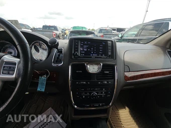 2016 Chrysler Town & Country Touring 121.2" WB - miniatura 11