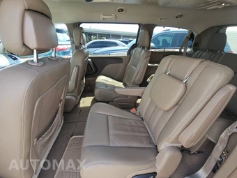 2016 Chrysler Town & Country Touring 121.2" WB - miniatura 13