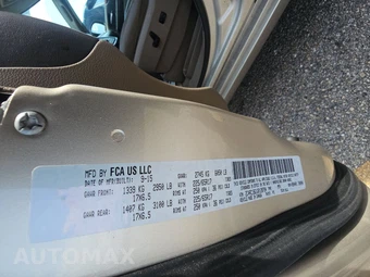 2016 Chrysler Town & Country Touring 121.2" WB - miniatura 15