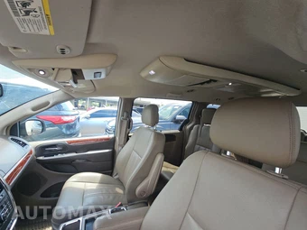 2016 Chrysler Town & Country Touring 121.2" WB - miniatura 19