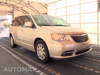 2016 Chrysler Town & Country Touring 121.2" WB - miniatura 3
