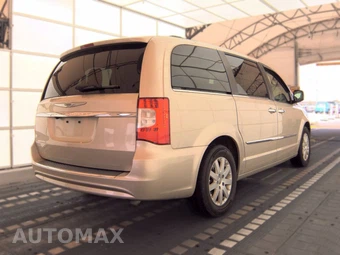 2016 Chrysler Town & Country Touring 121.2" WB - miniatura 4