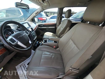 2016 Chrysler Town & Country Touring 121.2" WB - miniatura 7