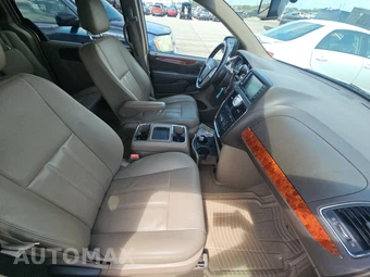 2016 Chrysler Town & Country Touring 121.2" WB - miniatura 8