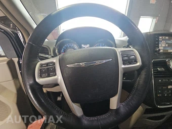 2016 Chrysler Town & Country Touring 121.2" WB - miniatura 10