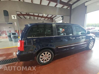 2016 Chrysler Town & Country Touring 121.2" WB - miniatura 4