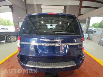 2016 Chrysler Town & Country Touring 121.2" WB - miniatura 5