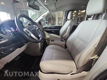 2016 Chrysler Town & Country Touring 121.2" WB - miniatura 7