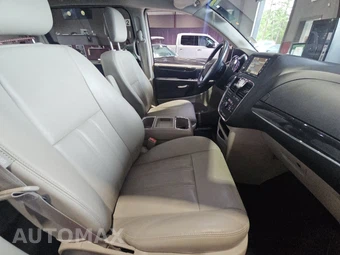 2016 Chrysler Town & Country Touring 121.2" WB - miniatura 8
