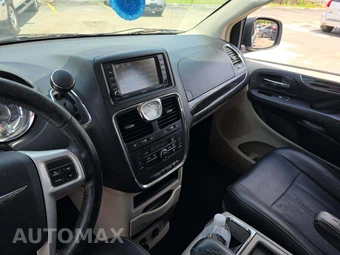2016 Chrysler Town & Country Touring 121.2" WB – miniatura 10