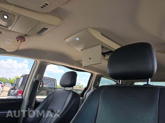 2016 Chrysler Town & Country Touring 121.2" WB – miniatura 11