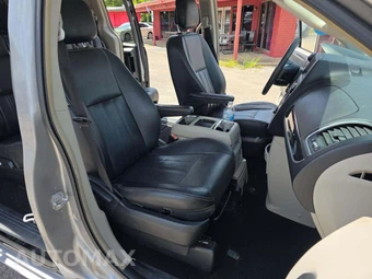 2016 Chrysler Town & Country Touring 121.2" WB – miniatura 19