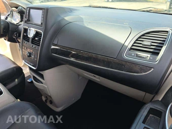 2016 Chrysler Town & Country Touring 121.2" WB – miniatura 20