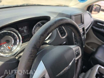 2016 Chrysler Town & Country Touring 121.2" WB – miniatura 22
