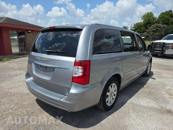 2016 Chrysler Town & Country Touring 121.2" WB – miniatura 3