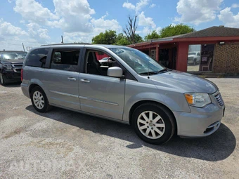 2016 Chrysler Town & Country Touring 121.2" WB – miniatura 4