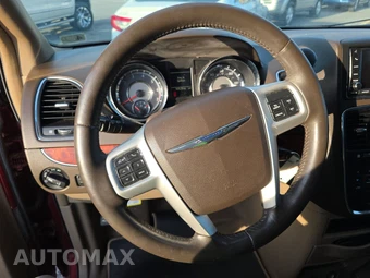 2016 Chrysler Town & Country Touring 121.2" WB - miniatura 10