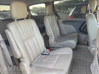 2016 Chrysler Town & Country Touring 121.2" WB - miniatura 13