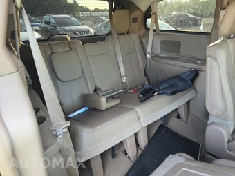 2016 Chrysler Town & Country Touring 121.2" WB - miniatura 14