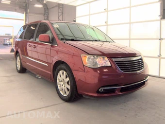2016 Chrysler Town & Country Touring 121.2" WB - miniatura 3