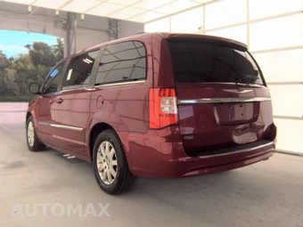 2016 Chrysler Town & Country Touring 121.2" WB - miniatura 6