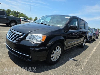 2016 Chrysler Town & Country Touring 121.2" WB