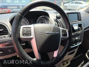 2016 Chrysler Town & Country Touring 121.2" WB - miniatura 10