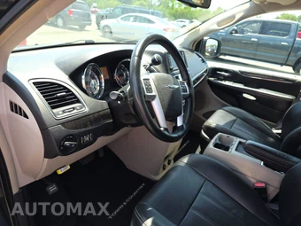 2016 Chrysler Town & Country Touring 121.2" WB - miniatura 11